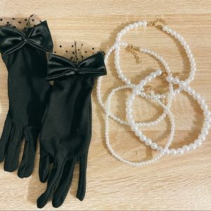 Pearl necklace and gloves with bows ✨ 1920’s party props